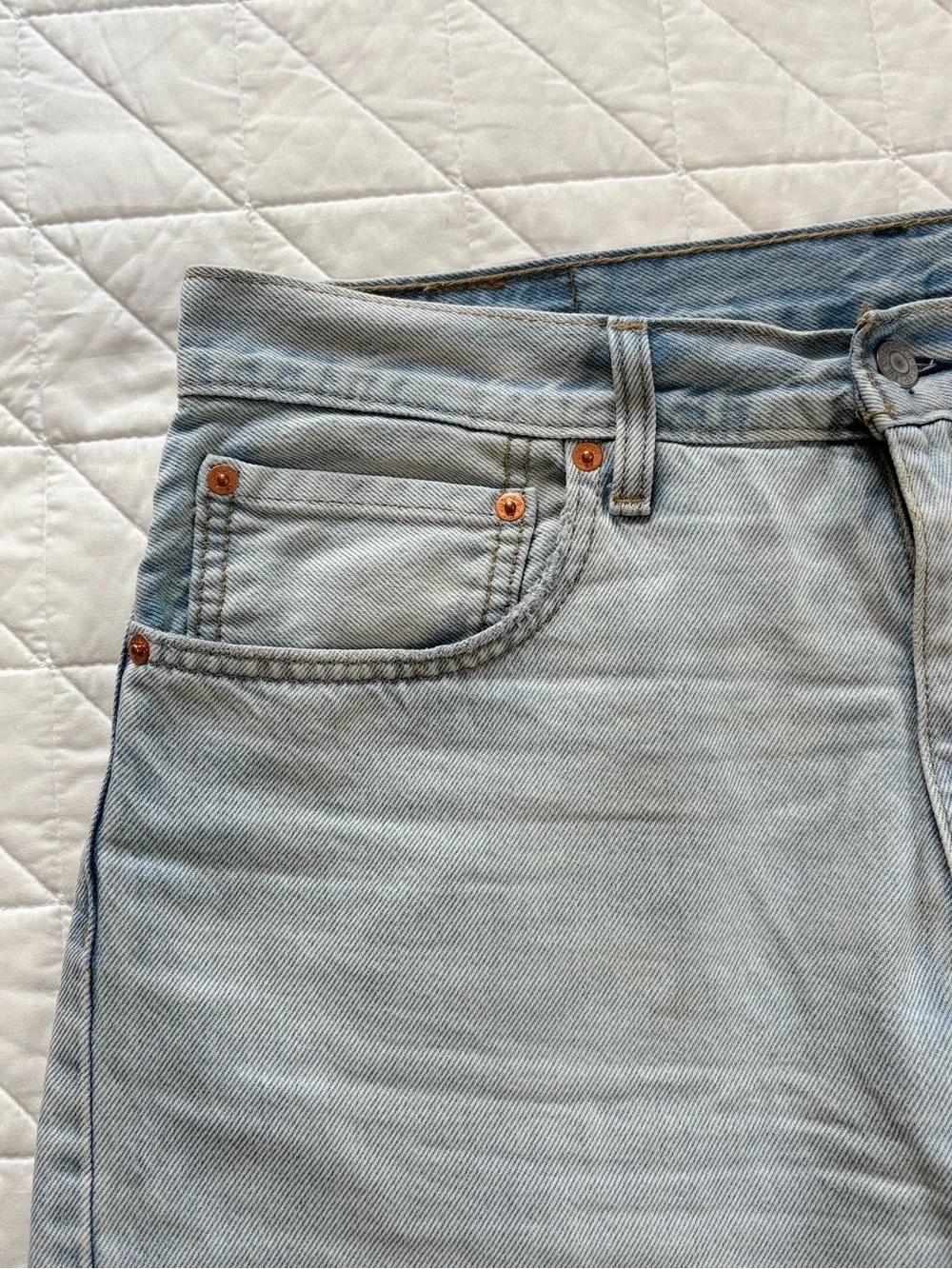 NWT Levi's 454 Relaxed Denim Shorts Light Wash - Size 34 10 inch Inseam